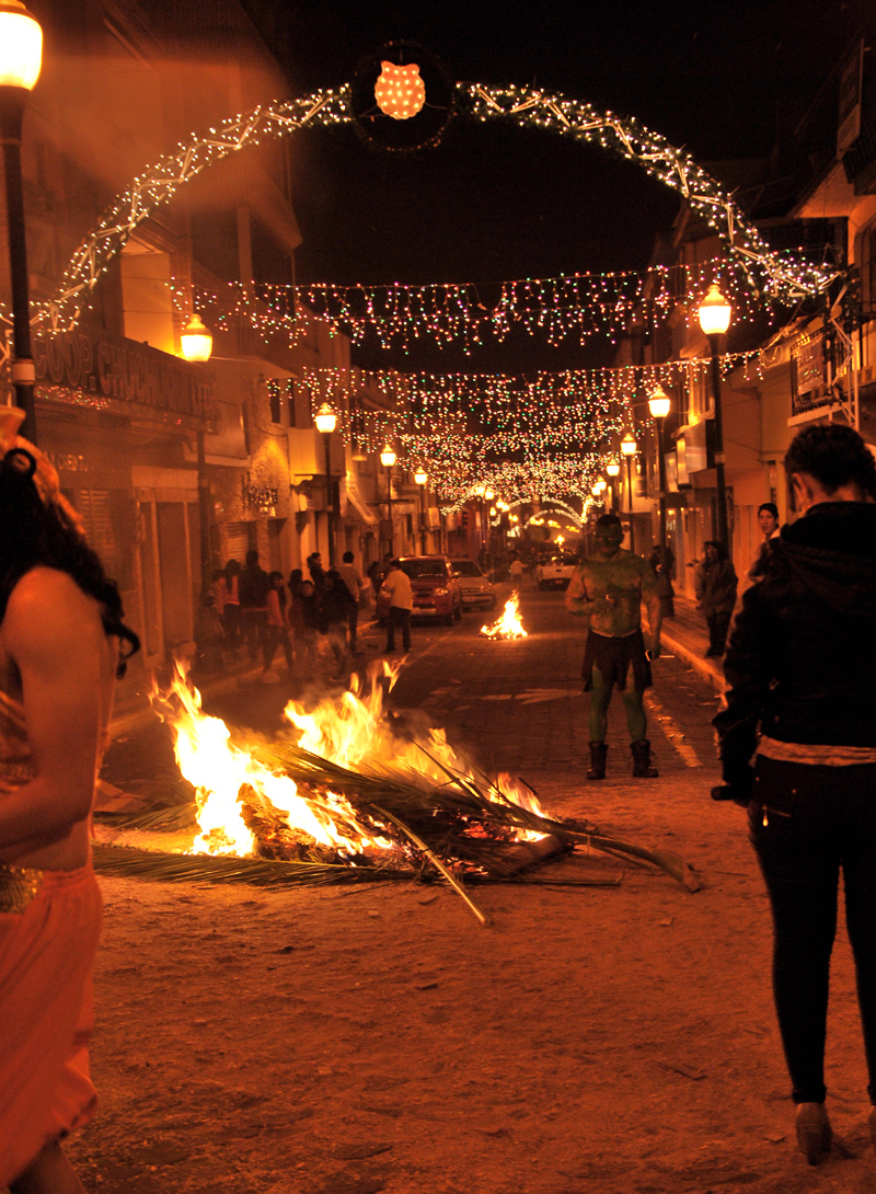 Silvesterfeuer in Otavalo