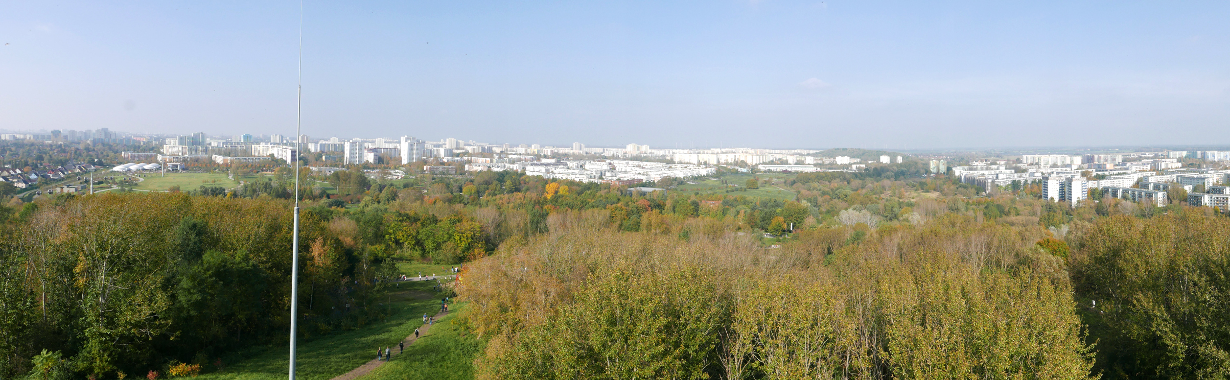 Panoramblick vom Aussichtsturm auf dem Kienberg über Marzahn-Hellerdorf