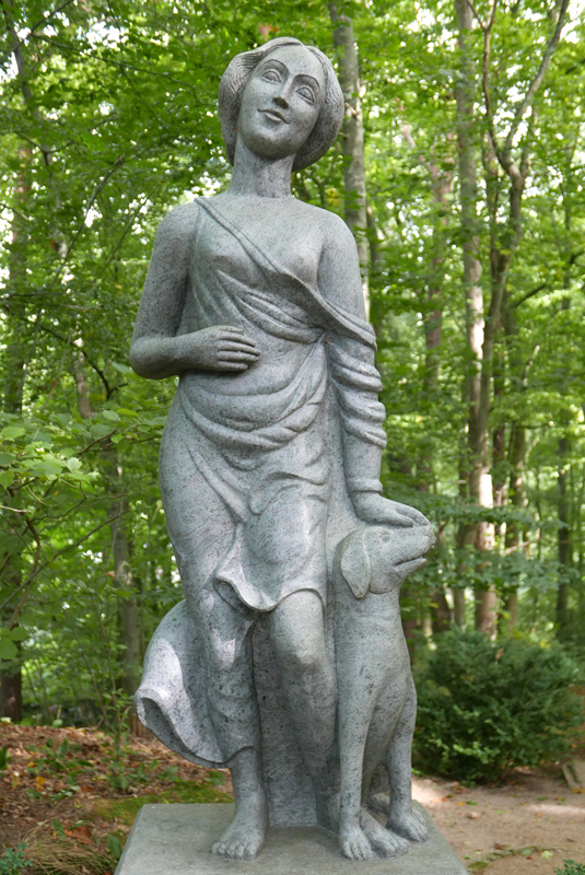 Skulptur der Förstertochter Sabine Cusig in Binenwalde